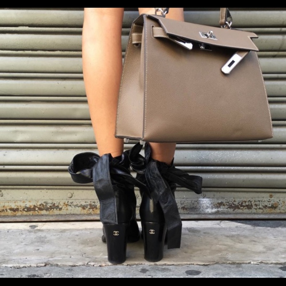 2016 NIB
CHANEL Ankle
Wrap Around
Leather, Kangaroo
Bow Boots Black